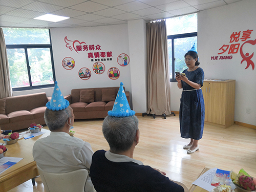 武汉市湘隆社区开展老人集体生日会暨安全生产月宣传活动