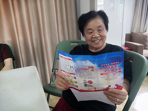 武汉市湘隆社区开展老人集体生日会暨安全生产月宣传活动